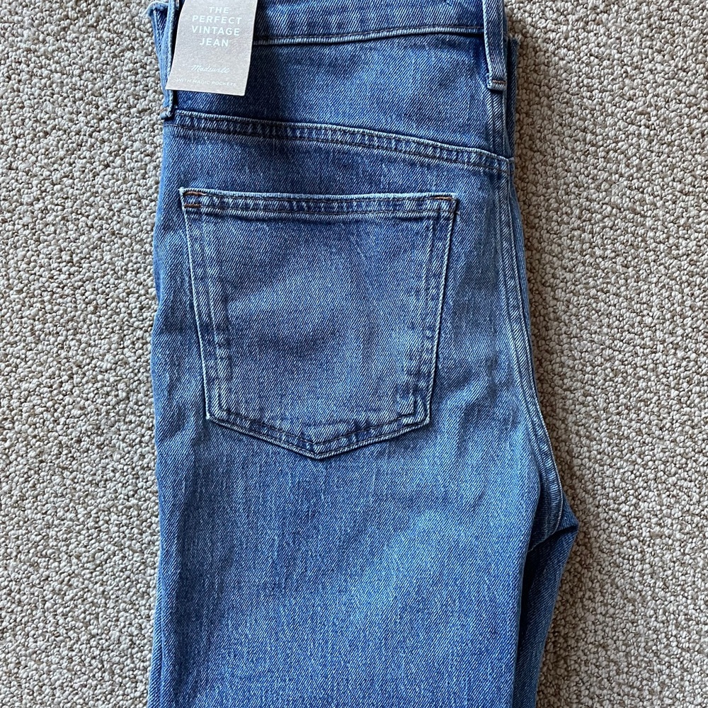 Brand new madewell perfect vintage jeans raw hem in enmore wash. Size 26 short.